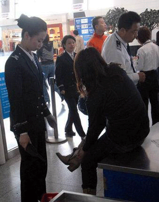 Airport+security+check