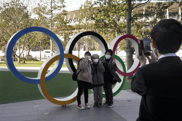 JTourists at Tokyo National Stadium